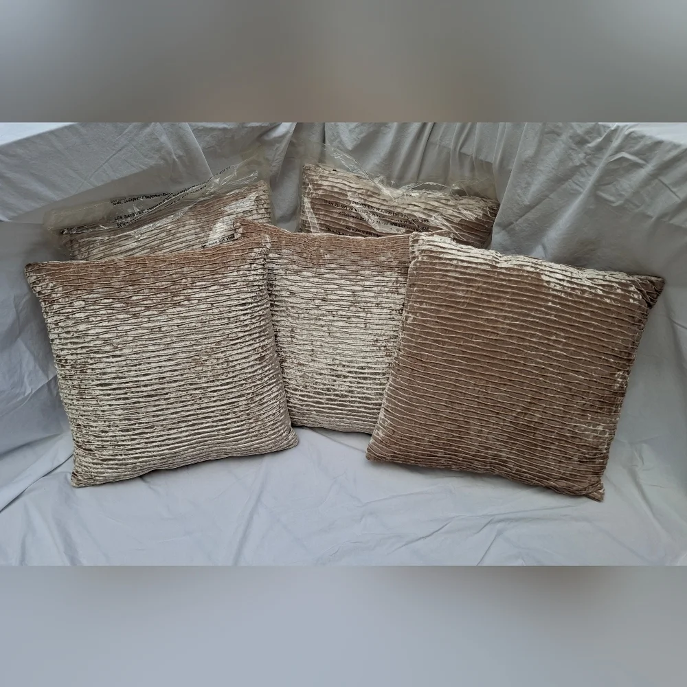 Vintage Pier 1 Ripple Velvet Ivory Set Of 5 Accent Pillows Throw Pillows